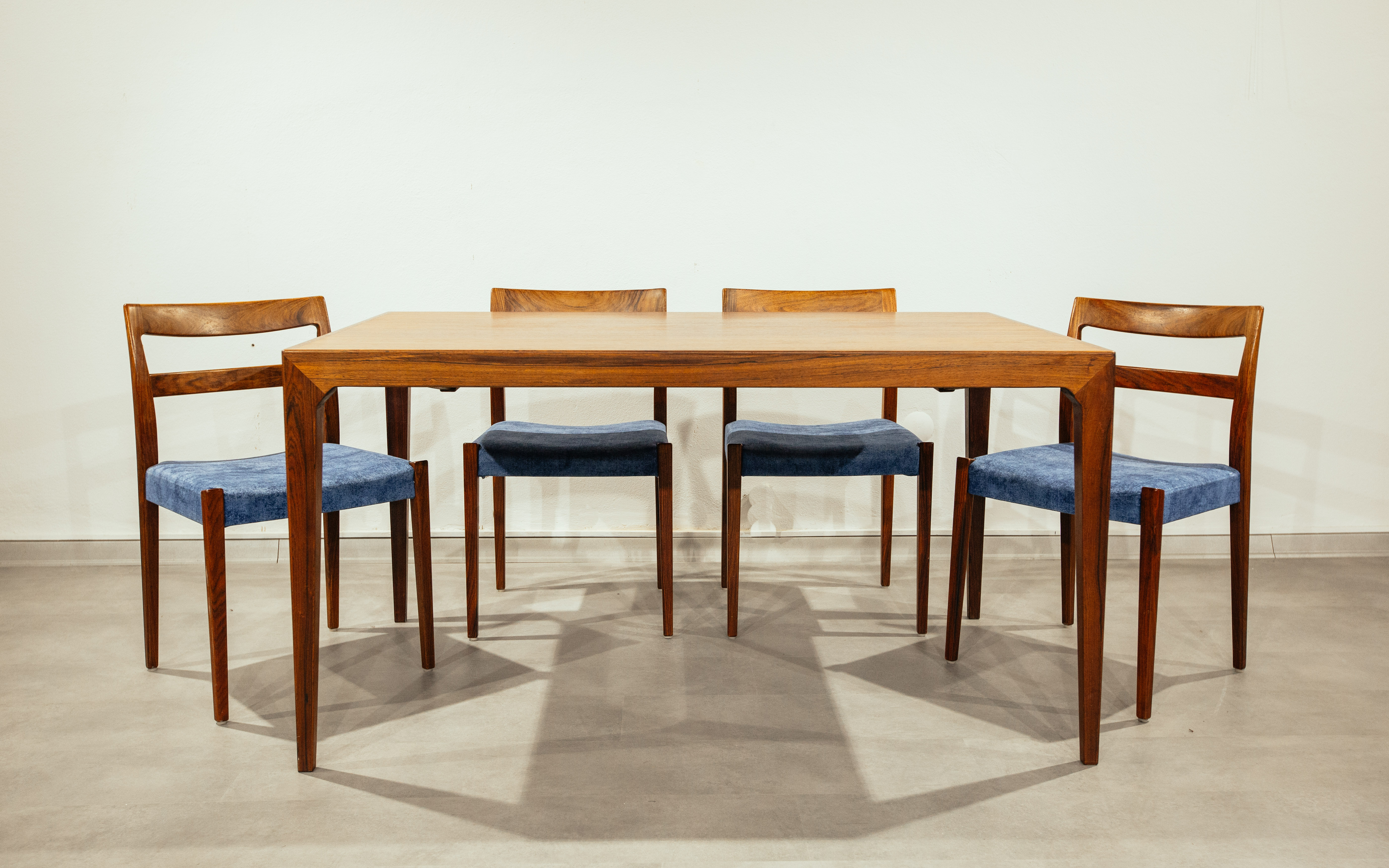 Poul Hundevad dining table